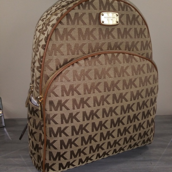 MICHAEL Michael Kors Handbags - ON SALE😍MICHAEL KORS MONOGRAM BACKPACK